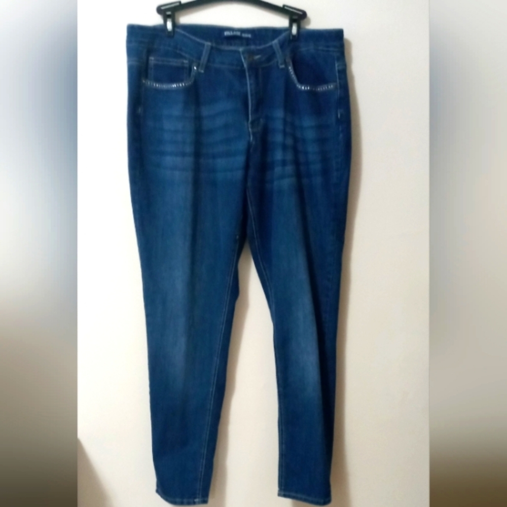 Village Women's Blue Jeans Size 14 With Rines Stones On Pockets